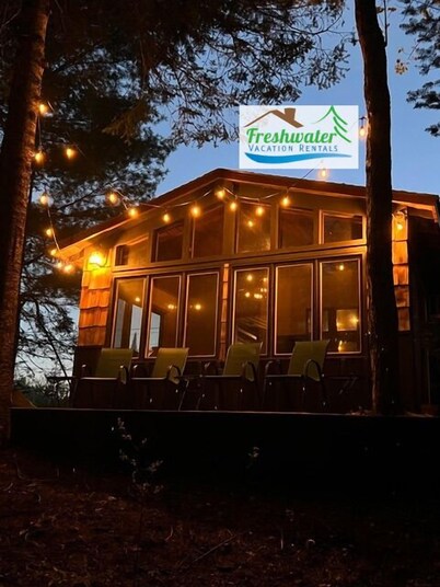 Black Bear Lodge: Experience the Beauty of Spring: Perfect for Trout Fishing and Scenic Getaways!