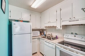 Fridge, microwave, stovetop, dishwasher