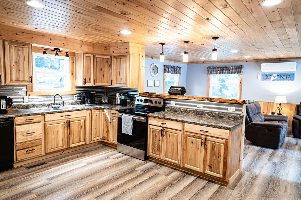 Four Season Getaway on Upper Cold Stream Pond (Big Narrows) 