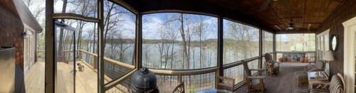 NEWLY RENOVATED DECK!  Private lakefront home minutes from Clemson; private dock