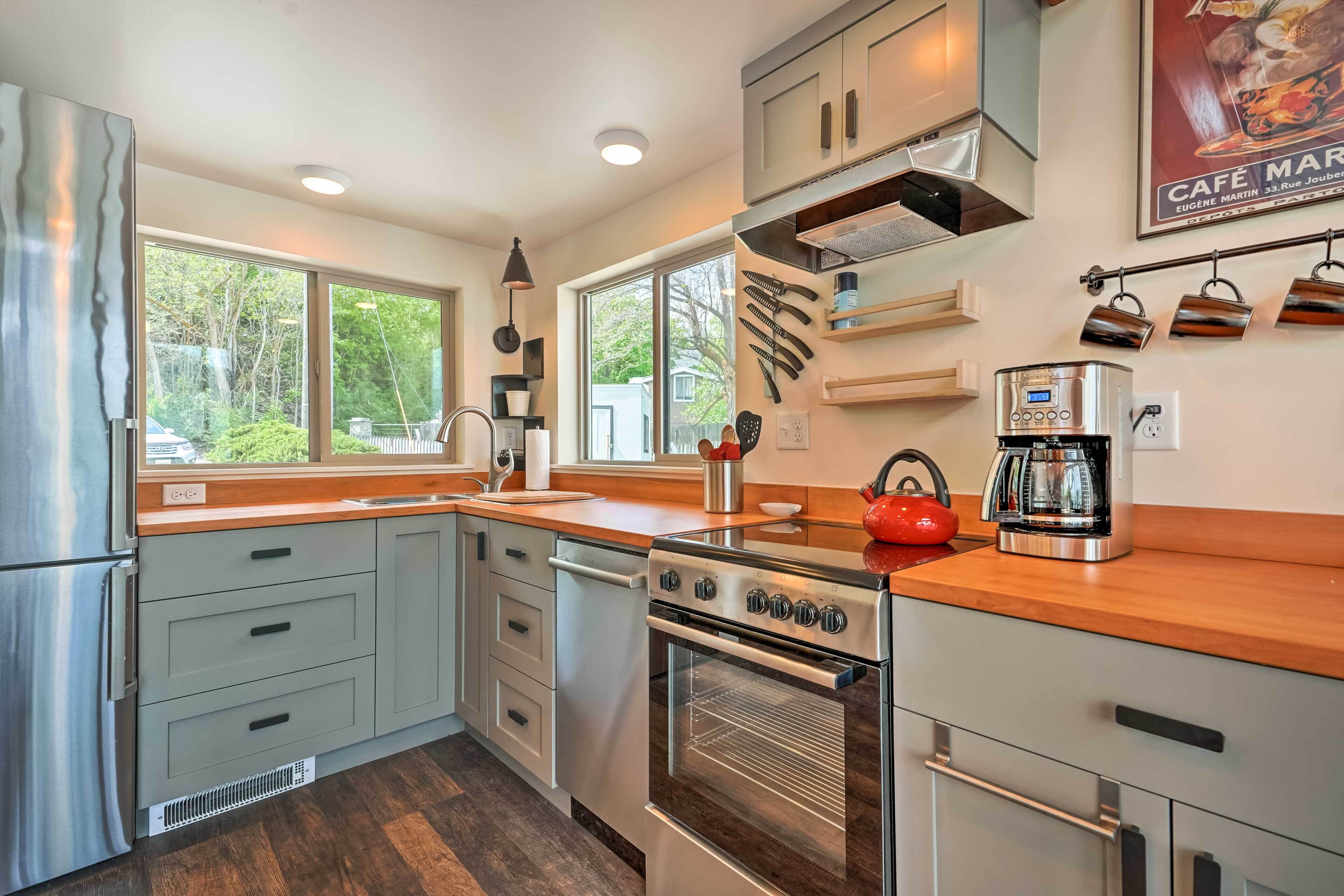 Beach Escape: Zen-inspired Lake Osoyoos Chalet!