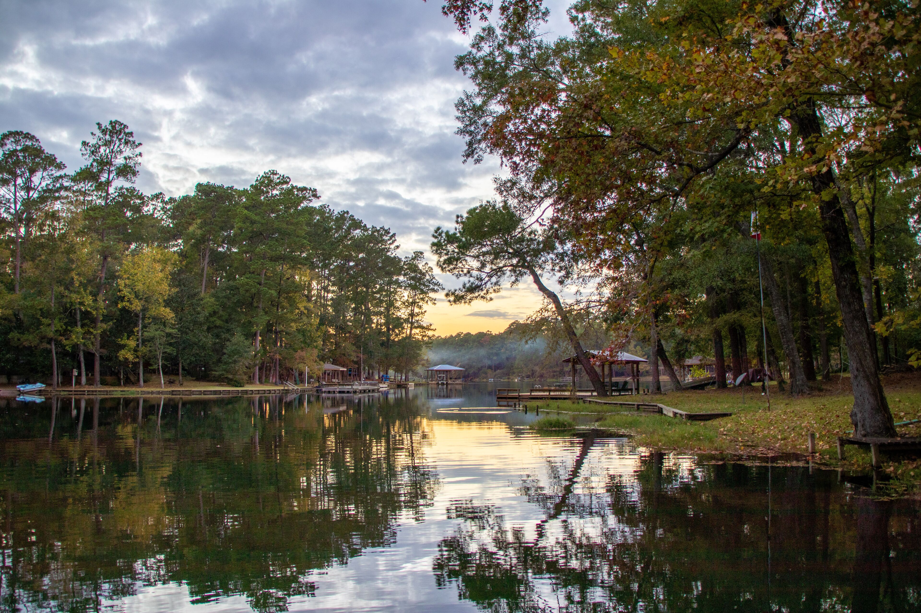 Magical Memories on the Lake: Boats+Campfire+Swimming+Hammocks=Fun for all!
