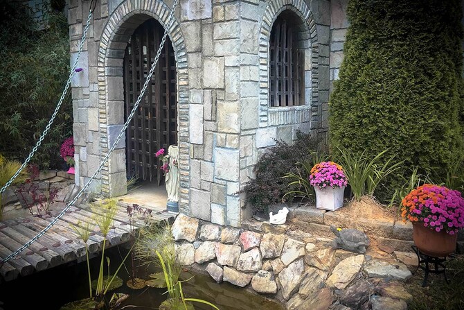 Murphy 'Castle of Joy' on 11 Acres w/ Hot Tub!: 2022 Room ...