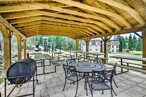 Outdoor dining - Winter Park Studio Condo - 5 Mins to Downtown! (Winter Park)