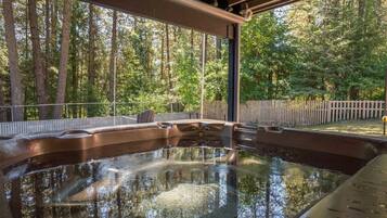 Bain à remous extérieur