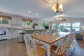 Fridge, microwave, stovetop, dishwasher - Whitefish Lake: Waterfront Cottage w/ Boat Dock! (Lyndhurst)