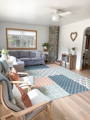 Téléviseur connecté, livres, imprimante