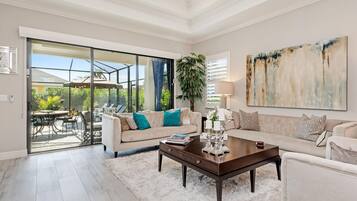 TV connectée, baby-foot, jouets, chaßne hi-fi