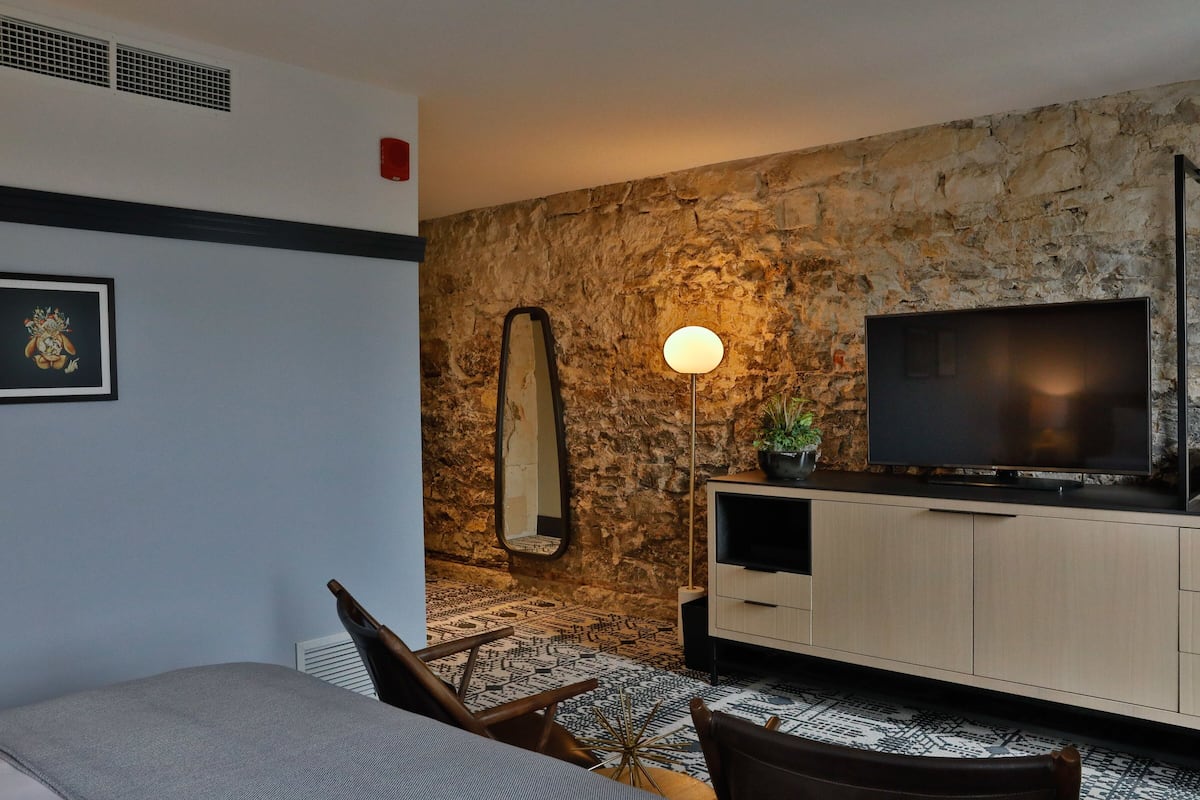 Camera Premium, 1 letto king | 1 camera, lenzuola Frette, biancheria da letto di alta qualità, minibar