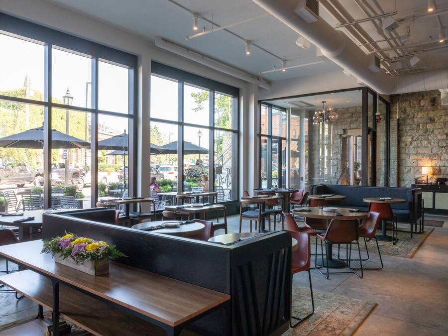 Lunch and dinner served, American cuisine