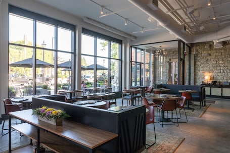 供应午餐和晚餐,美洲菜