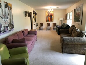 TV - Art's Gallery, near Highland Village (Jackson)