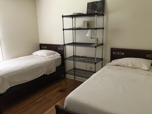 4 bedrooms, iron/ironing board, free WiFi, bed sheets - Art's Gallery, near Highland Village (Jackson)