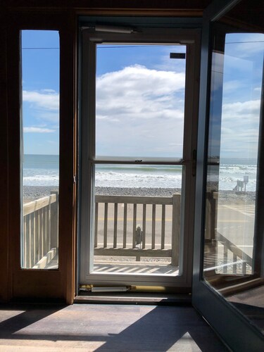  Across from beach!!! Sleeps 14  