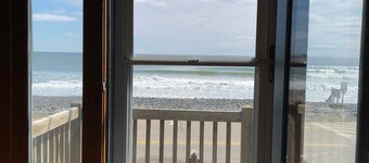  Across from beach!!! Sleeps 14  