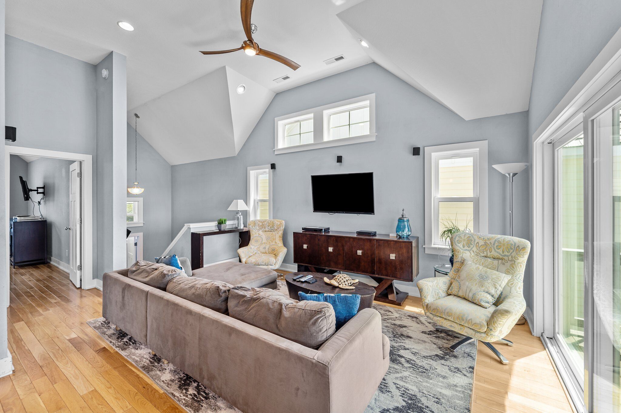 Shell Yeah A Beautiful 5 Bedroom Luxury Home w/ Private Pool