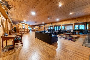 Unclassified image, 5 of 63, button