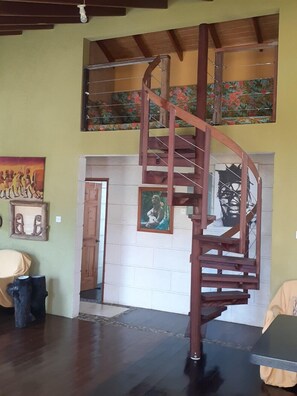 Interior - The treehouse cabin  (Saint Philip)
