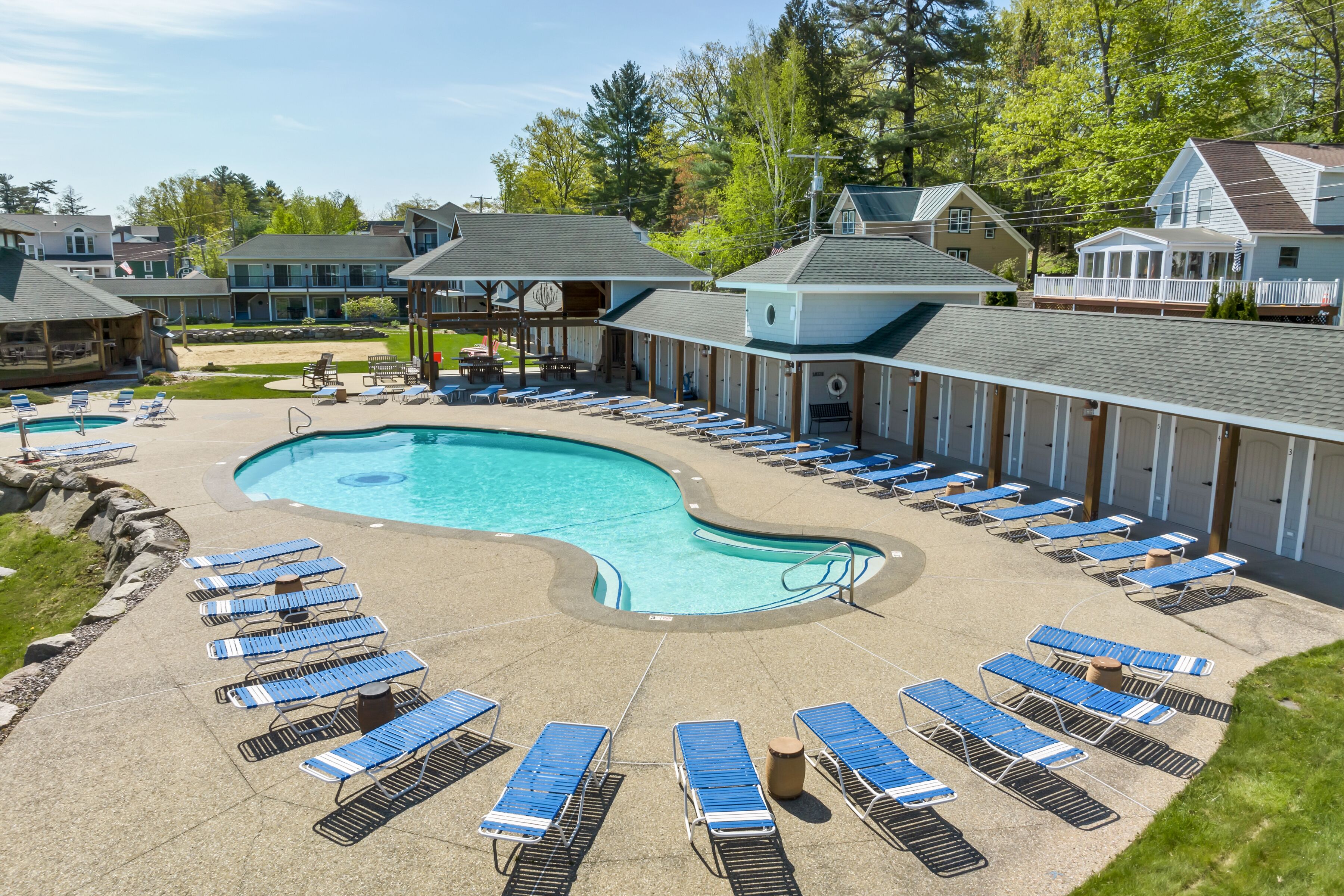 🌟 Lakefront Luxury Awaits – Your All-Season Getaway! 🌲🚤❄️