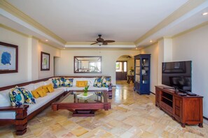 Smart-TV, DVD-Player, Stereoanlage