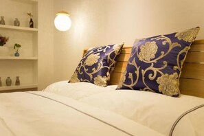 Ropa de cama de alta calidad, escritorio y cortinas blackout 