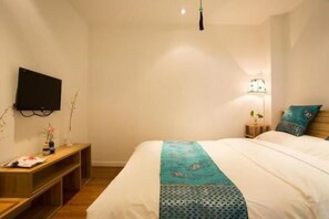 Premium bedding, desk, blackout drapes, free WiFi - Beijing Heshe Courtyard Hotel (Beijing)