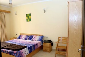 1 bedroom, desk, iron/ironing board, WiFi