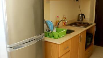 Fridge, microwave, coffee/tea maker, electric kettle