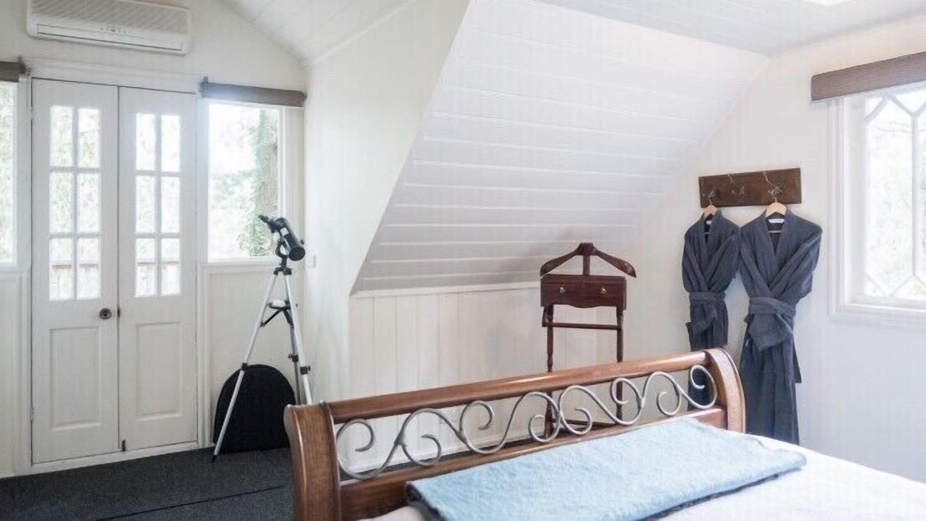 Wild Orchid Olinda ~ Private Luxury self contained Cottage ~ Dandenong Ranges — image 11