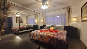 4 bedrooms, in-room safe, desk, iron/ironing board