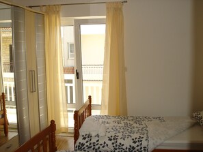 2 عدّة غرف نوم ومكواة/لوح كي وواي فاي مجانًا وملاءات أسرّة