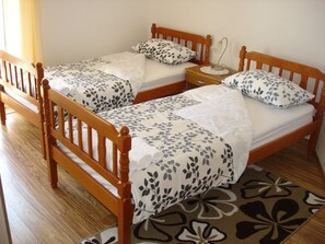 2 bedrooms, iron/ironing board, free WiFi, bed sheets - Paradise apartments Ivan in Split (Split)