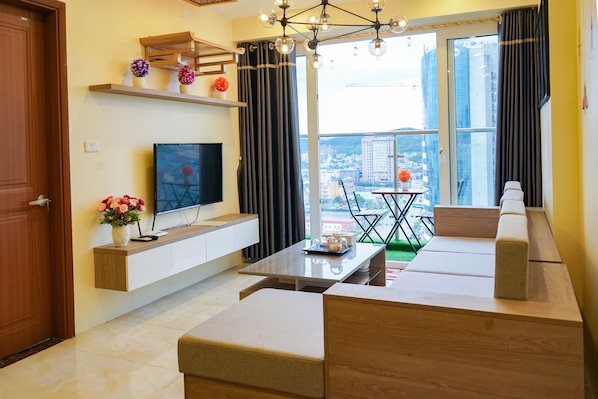 Apartment, 2 Bedrooms, City View | Living room | 42-inch flat-screen TV with cable channels, TV