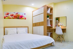 Apartment, 2 Schlafzimmer, Stadtblick | 1 Schlafzimmer, Schreibtisch, Verdunkelungsvorhänge, kostenloses WLAN