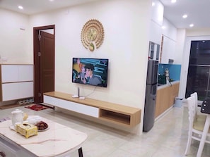 Apartment, 2 Bedrooms, Sea View | Living room | 42-inch flat-screen TV with cable channels, TV