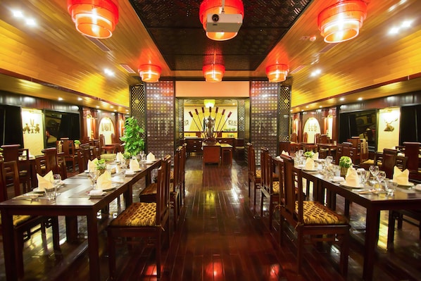 Bar (trong khuôn viên)