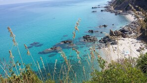On the beach - Townhouse with stunning view, only 5 minutes walk to the beach (Vibo Valentia)
