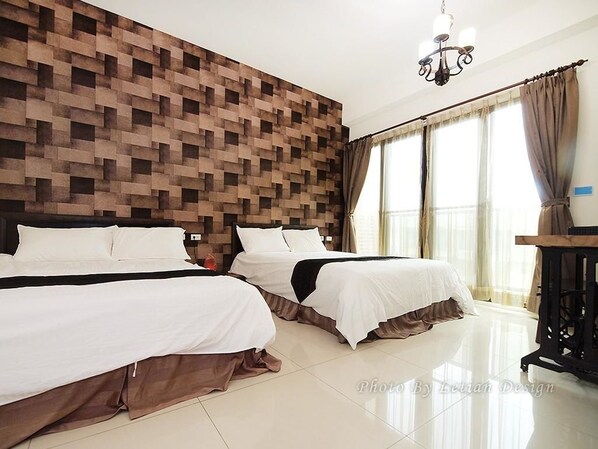 Quadruple Room | Desk, blackout drapes, free WiFi - Old Car Home (Luodong)