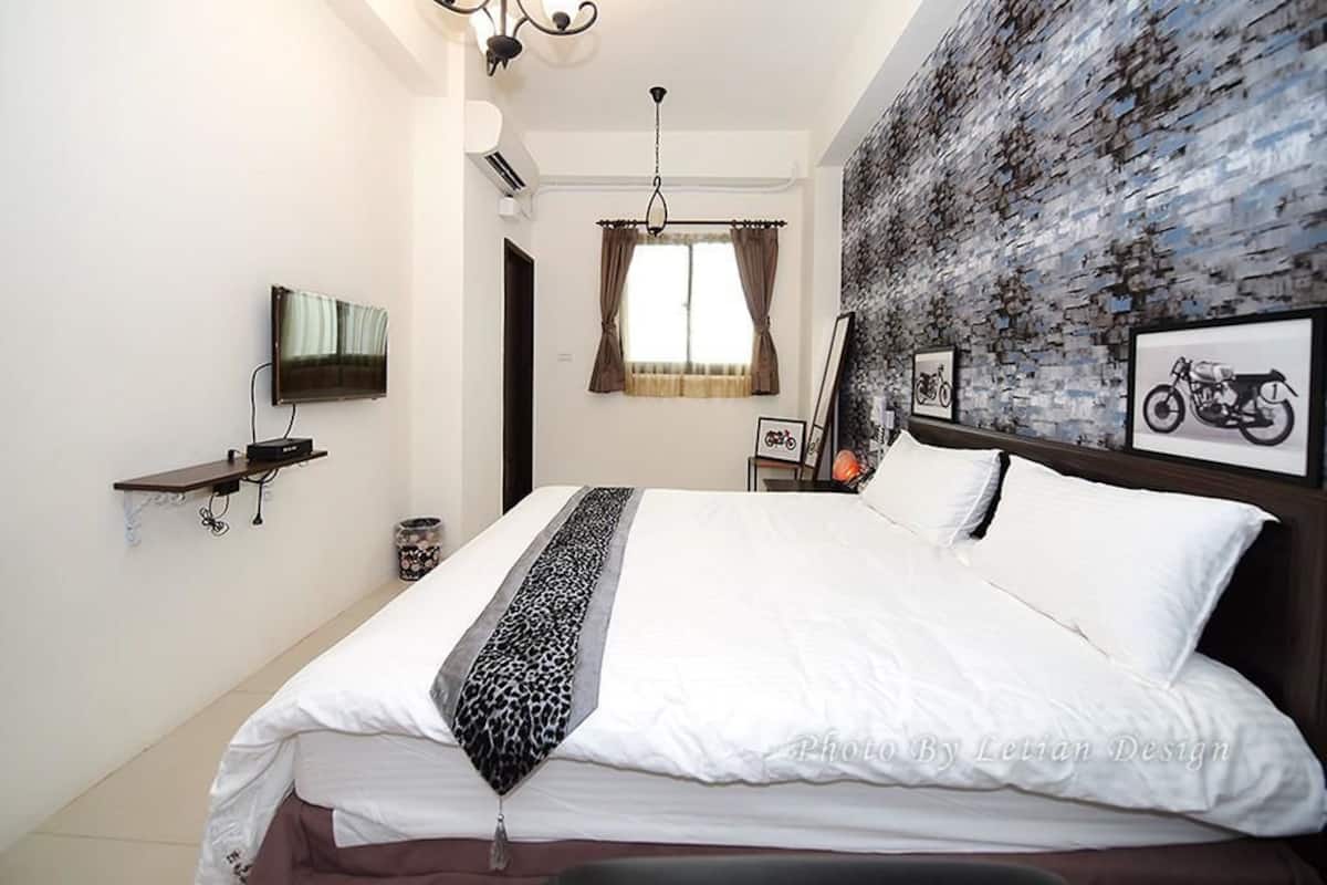 Double Room | Desk, blackout drapes, free WiFi
