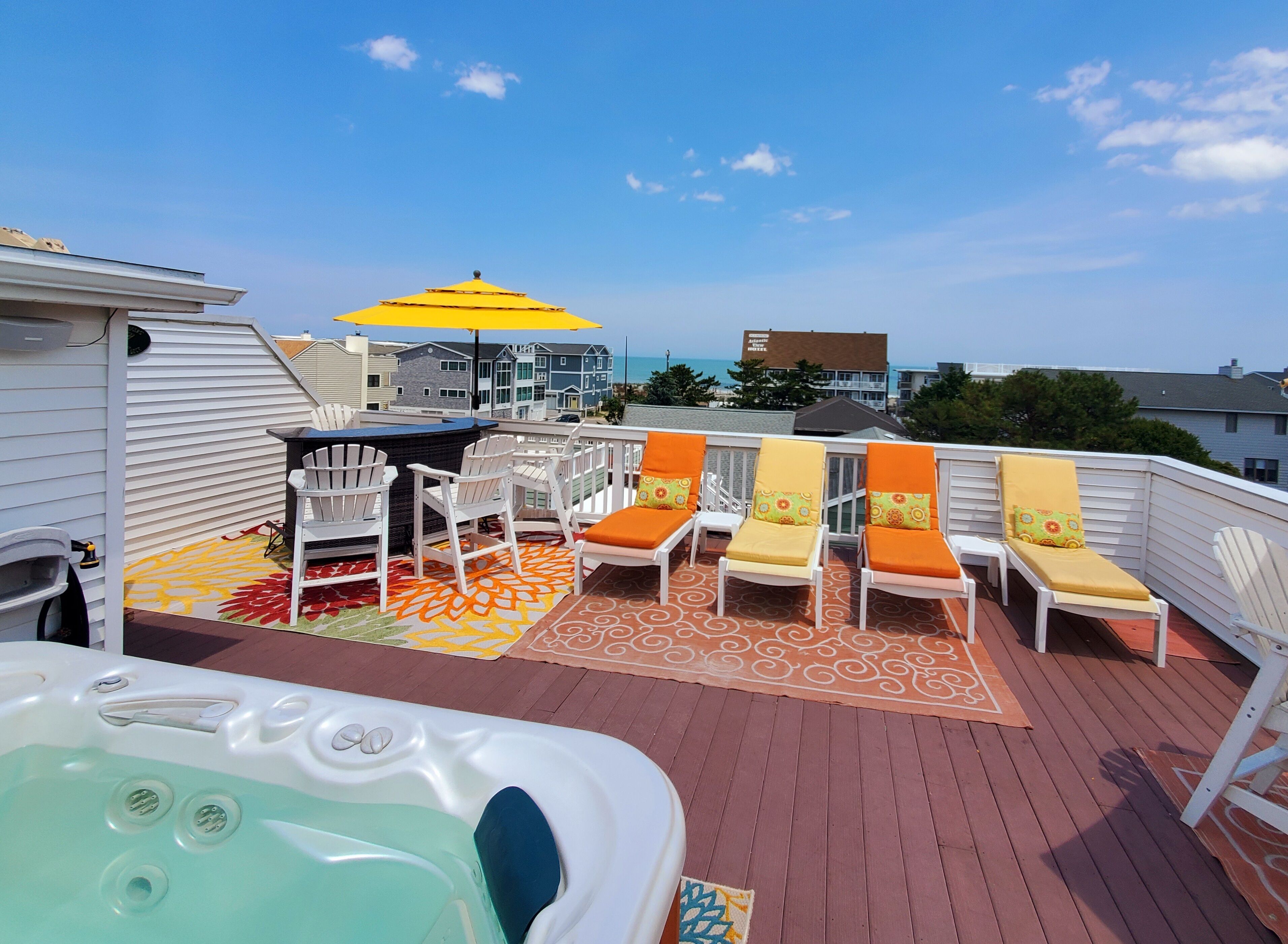 Oceanblock Luxury Home w/ 4 levels, Hot Tub, Private Decks & Amazing Views!