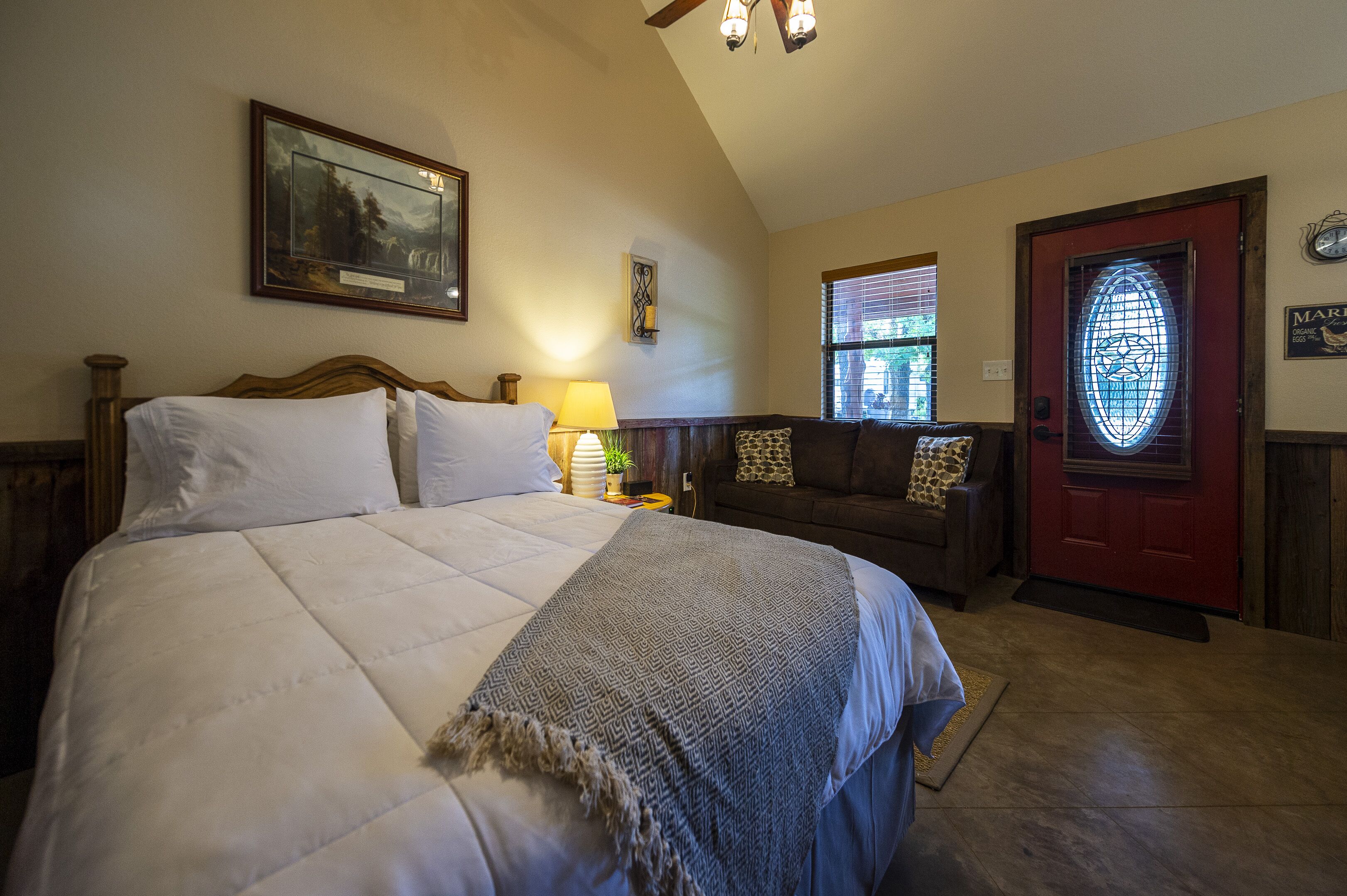 Pet Friendly Cabin 4 - 15 minutes from Magnolia and Baylor