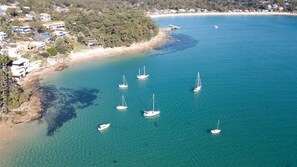 Beach nearby, sun-loungers, beach umbrellas - Hapi Too - Bundeena, where the bush meets the beach. Pet Friendly & New Fire pit (Bundeena)