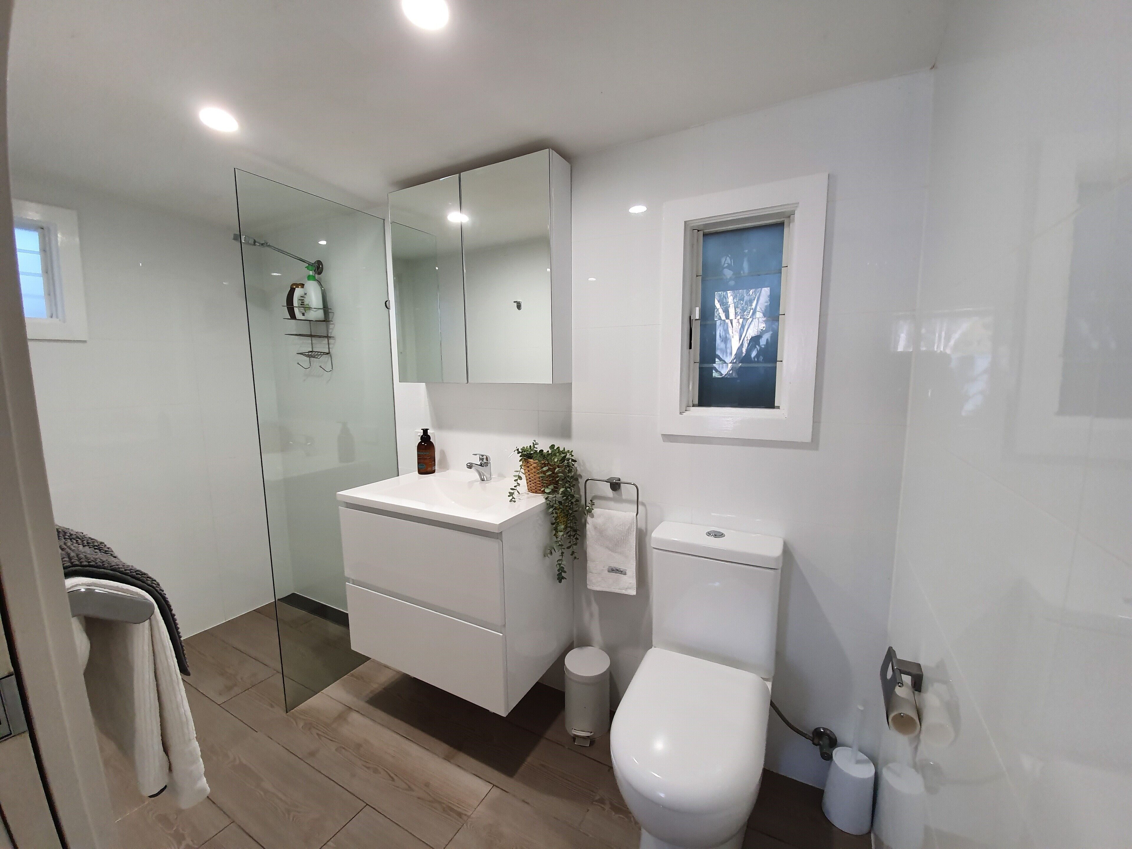 Hapi Too - Bundeena, where the bush meets the beach. Pet Friendly 