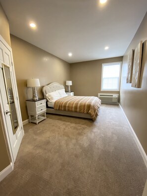 5 chambres, fer et planche à repasser, Wi-Fi, draps fournis