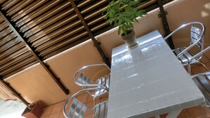 Terrace/patio - Miyakojima Guest House ParkSide (Miyakojima)