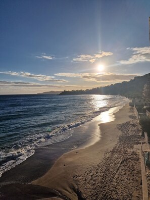 On the beach - Waterfront duplex on the superb CAVALIERE beach (Plage de Cavaliere)