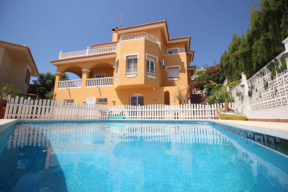 Villa with sea views, private pool, 7 rooms, 2 living rooms, 2 kitchens, 4 bathrooms