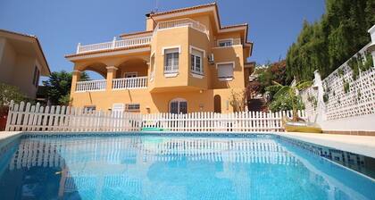 Villa with sea views, private pool, 7 rooms, 2 living rooms, 2 kitchens, 4 bathrooms