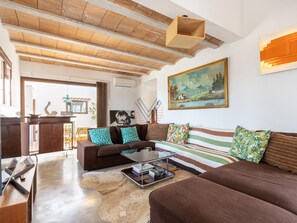 TV, fireplace, stereo