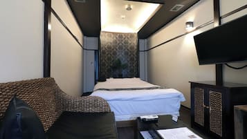 Standard Double Room, Non Smoking | Individually decorated, free WiFi, bed sheets